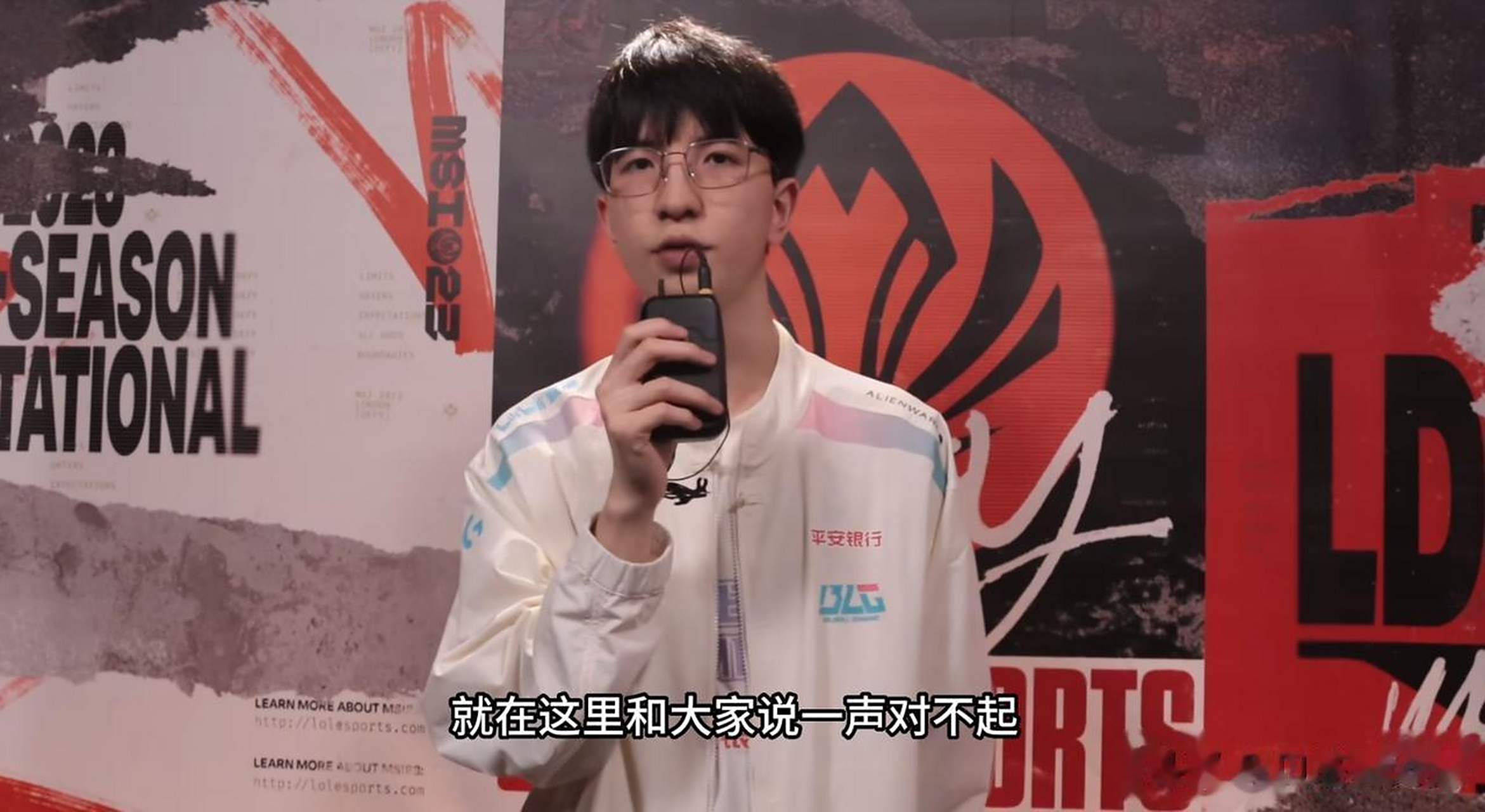 JDG血洗G2，Elk团战一打五宿命之战小组赛，让粉丝疯狂欢呼