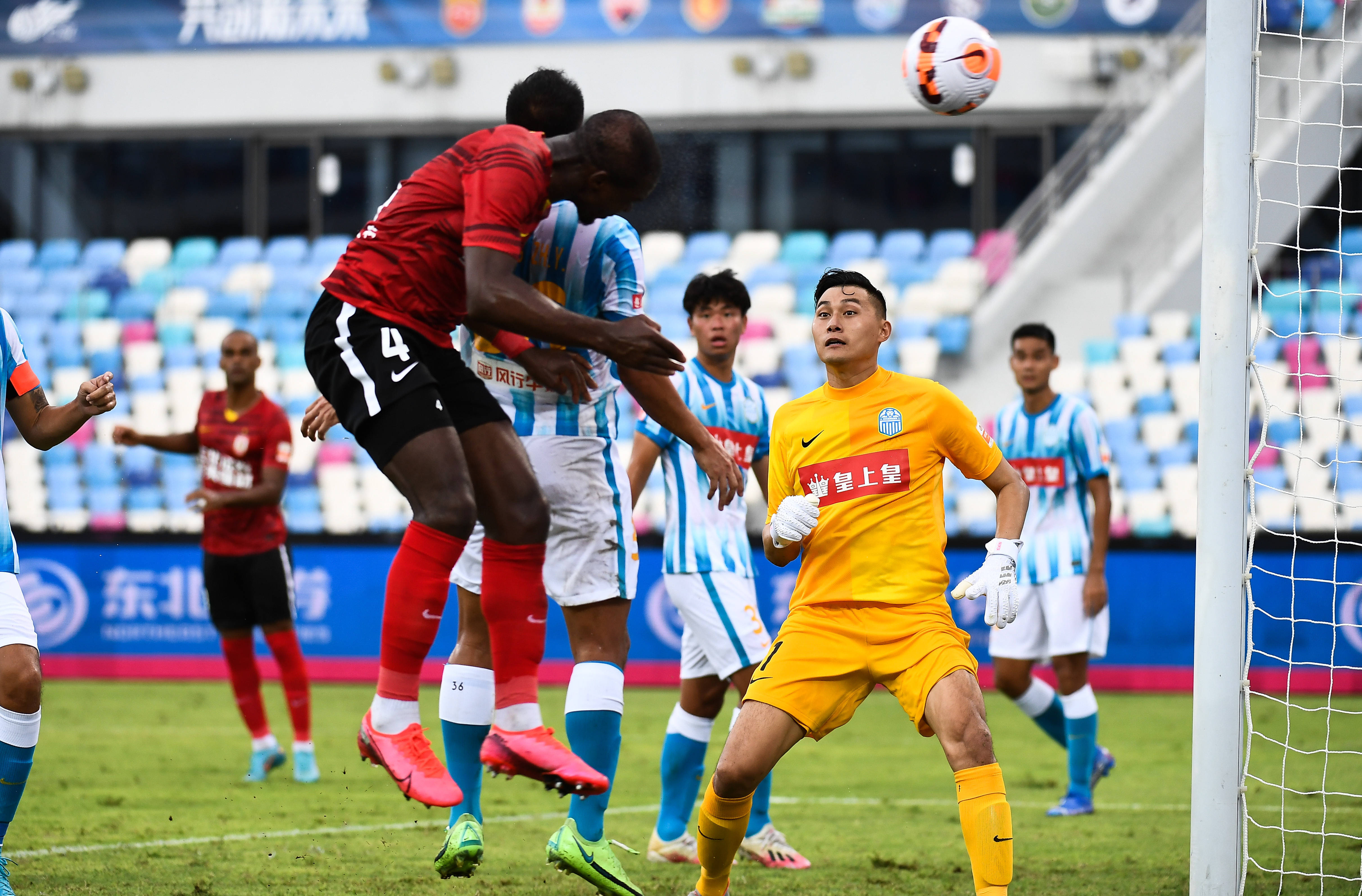 长春亚泰面对广州富力,勇敢前行 长春亚泰面对广州富力,勇敢前行