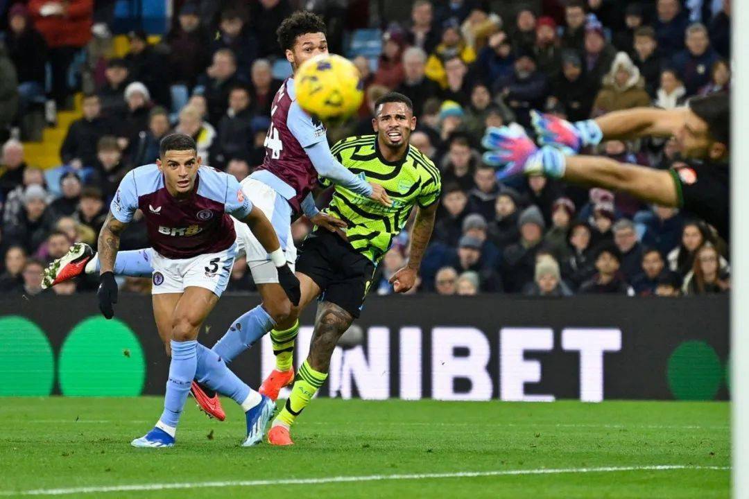 包含美国鏖战法国，厄德高送出助攻的词条