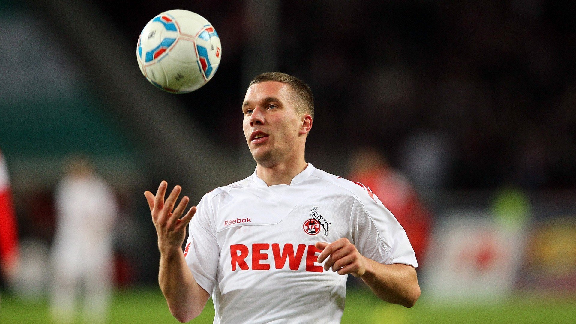 赛道与球场,当接管模式跨越维度的轰鸣