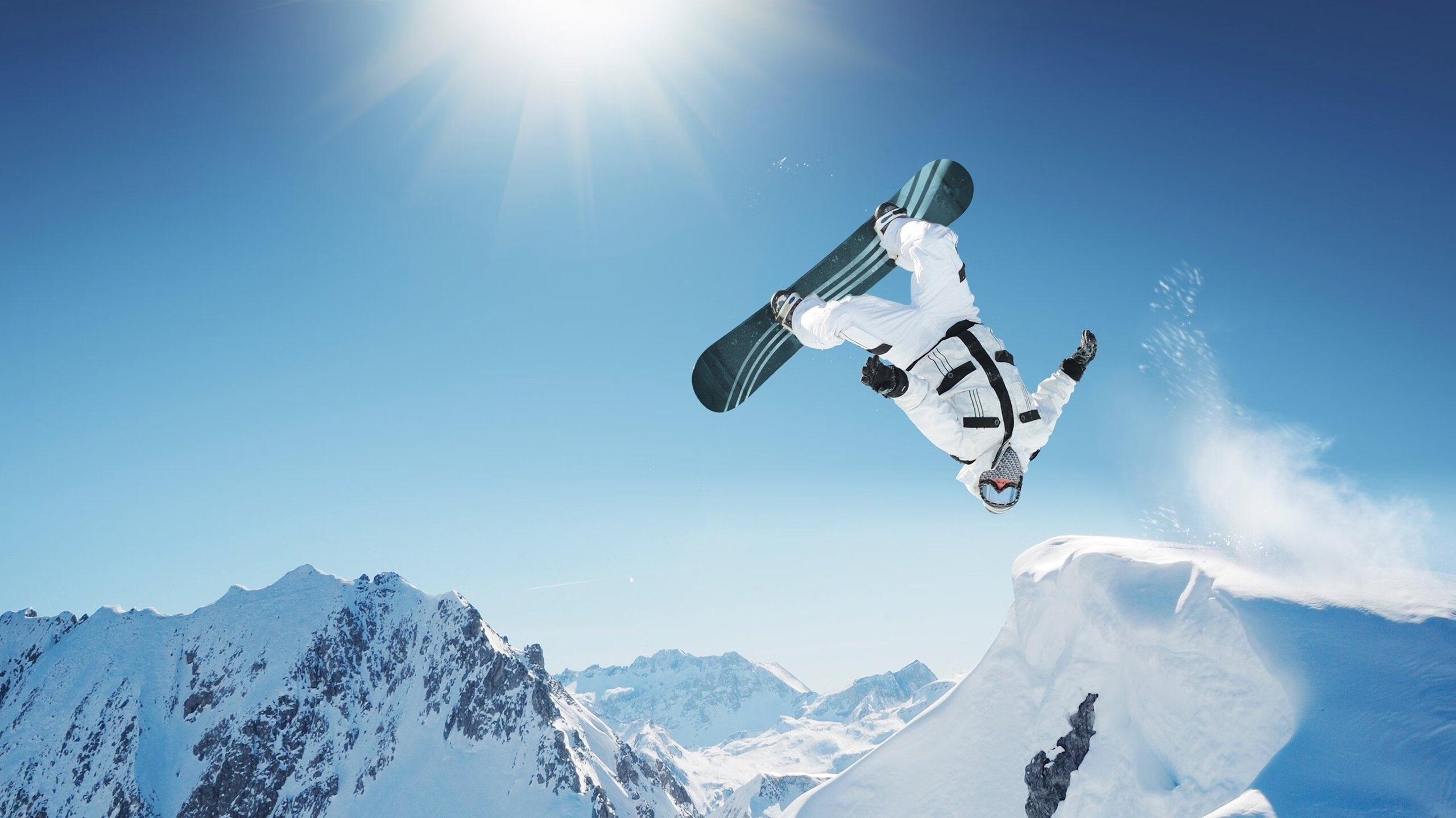 存在感的两种丈量，从德里赫特的铁塔到克罗地亚的洪流