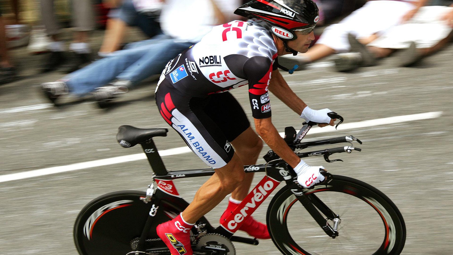 马克西的火焰,跨界对决中点燃魔术与新疆的激情赛场